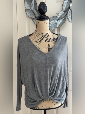 926: Hummingbird V-Neck Twist Front Long Sleeve Top - Medium